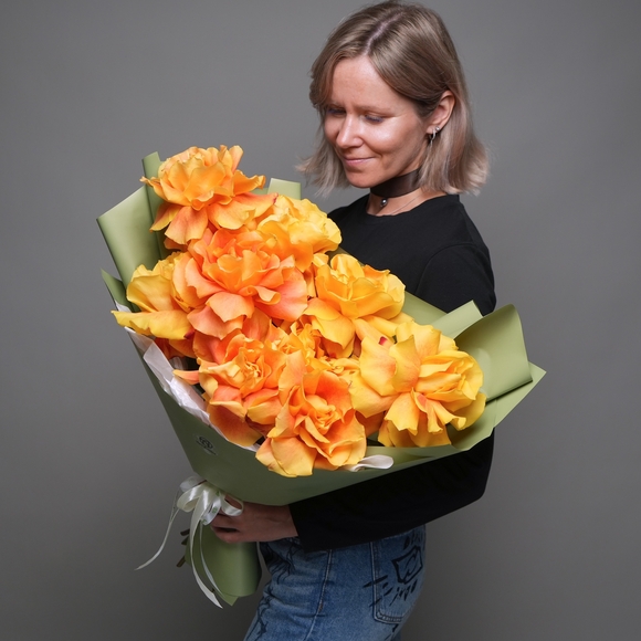 Букет из 9 оранжевых французских роз в корейской упаковке