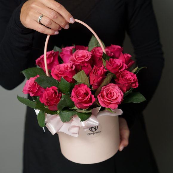 Композиция с малиновой розой (Кения)