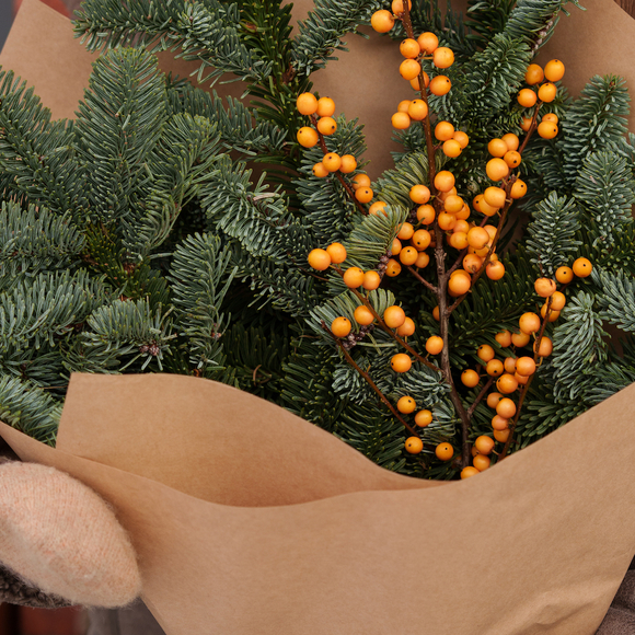 Охапка нобилиса с илексом