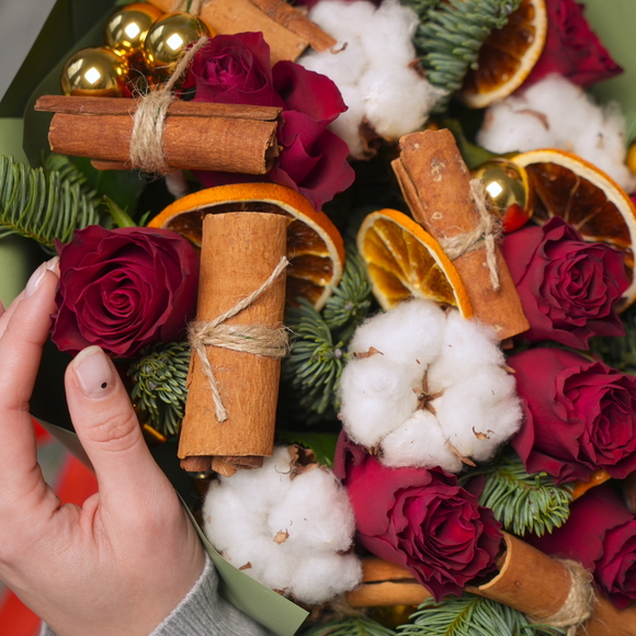 Зимний букет из 9 красных роз 50 см (Кения)