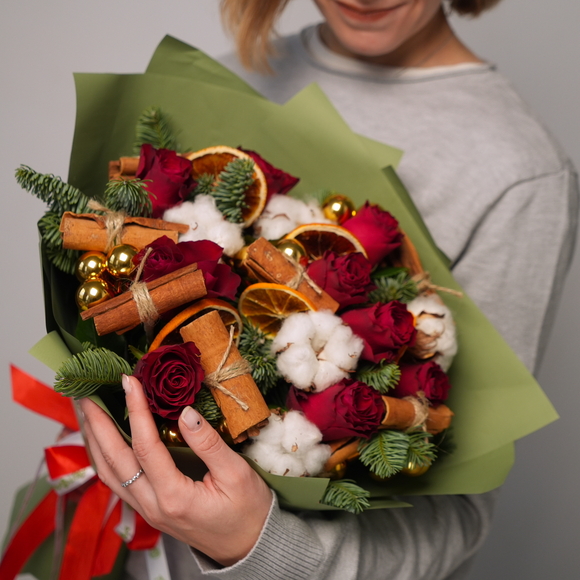 Зимний букет из 9 красных роз 50 см (Кения)