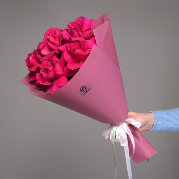 Букет из малиновых французских роз 50 см - М в корейской упаковке