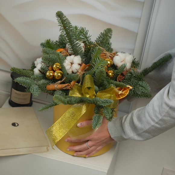 Зимняя шляпная коробка золотая - L