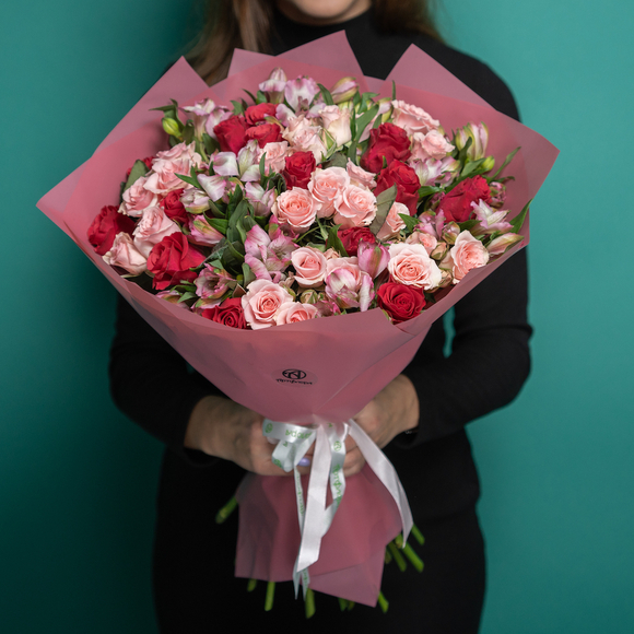 Букет из кустовых роз, альстромерий и роз Кения - L