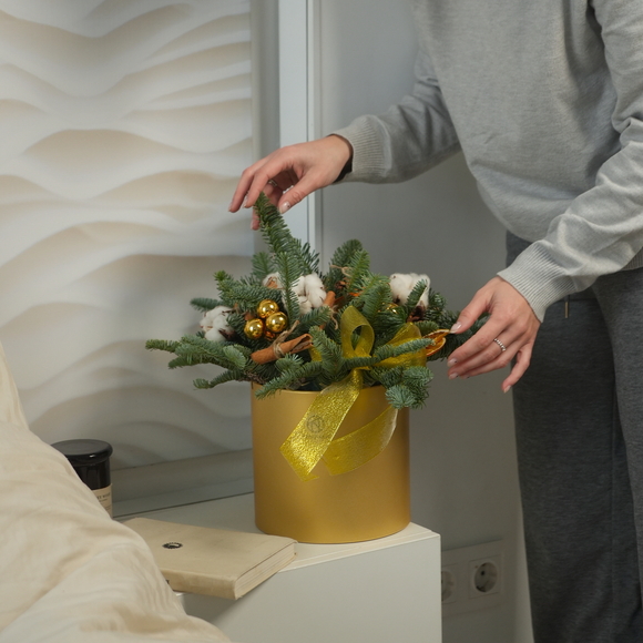 Зимняя шляпная коробка золотая - L