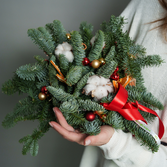 Зимняя шляпная коробка красная - М