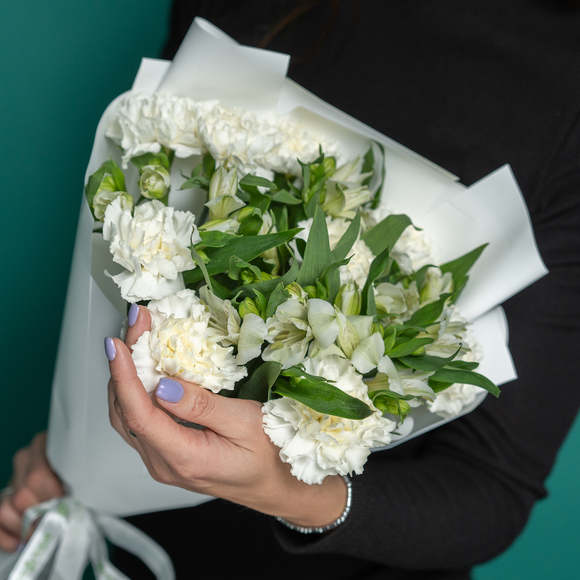 Букет с белым диантусом - S