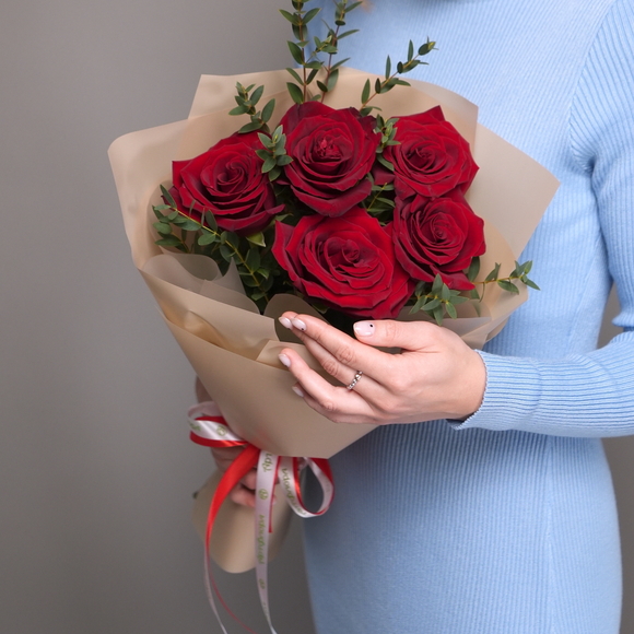 Букет из красных роз 50 см (Эквадор) - M в корейской упаковке