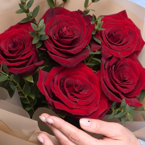 Букет из красных роз 50 см (Эквадор) - M в корейской упаковке
