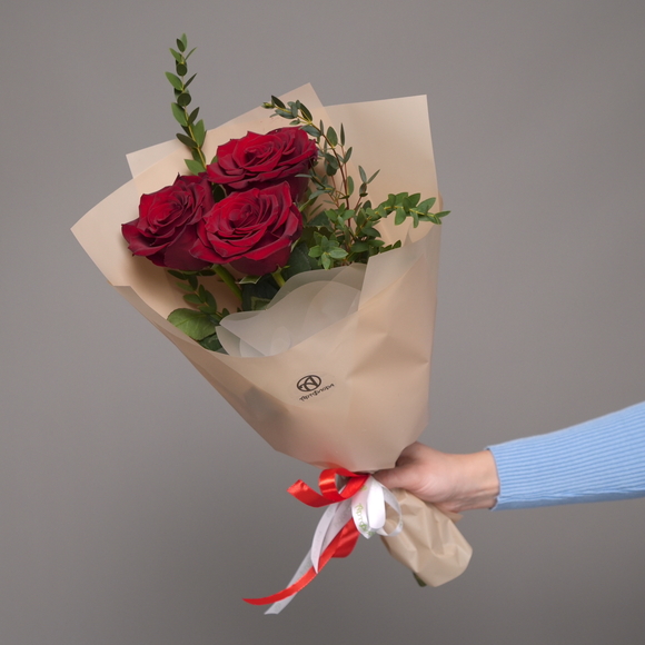 Букет из красных роз 50 см (Эквадор) - S в корейской упаковке