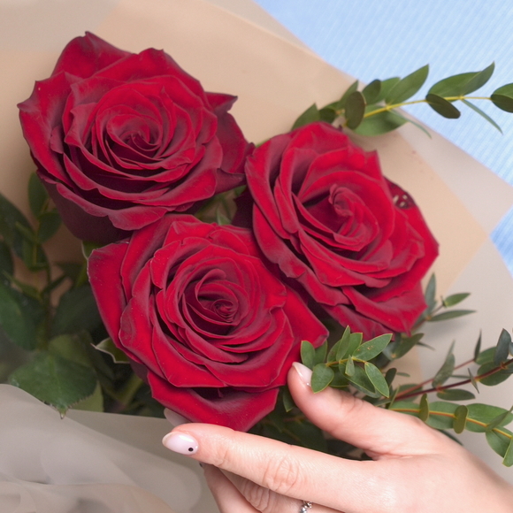 Букет из красных роз 50 см (Эквадор) - S в корейской упаковке