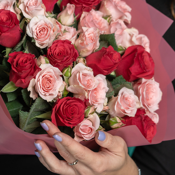 Букет из кустовых роз и роз Кения Такази (50 см) - S