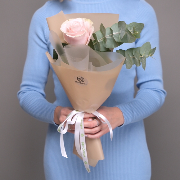 Букет из розовой розы 50 см (Эквадор) - XS в корейской упаковке