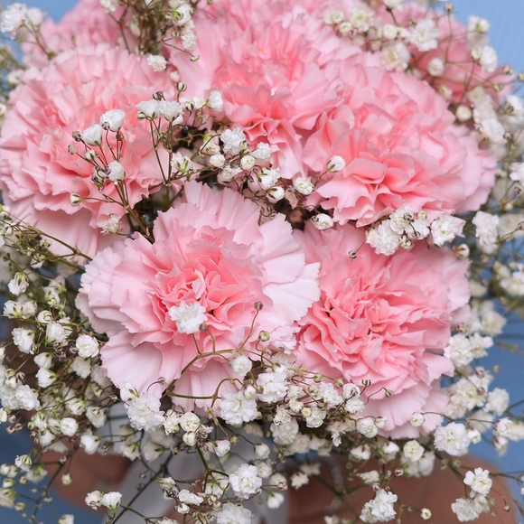 Букет невесты с розовым белым и гипсофилой