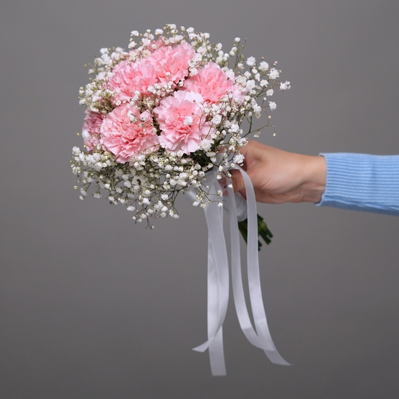 Букет невесты с розовым белым и гипсофилой