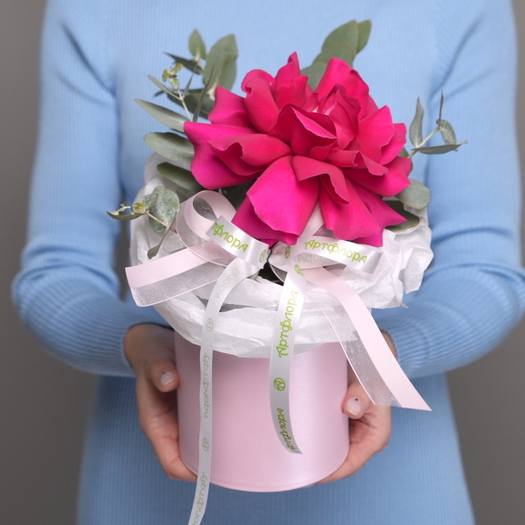 Композиция с малиновыми французскими розами - S