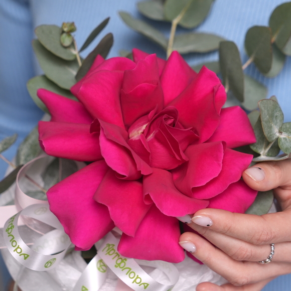 Композиция с малиновыми французскими розами - S