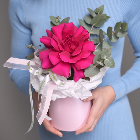 Композиция с малиновыми французскими розами - S