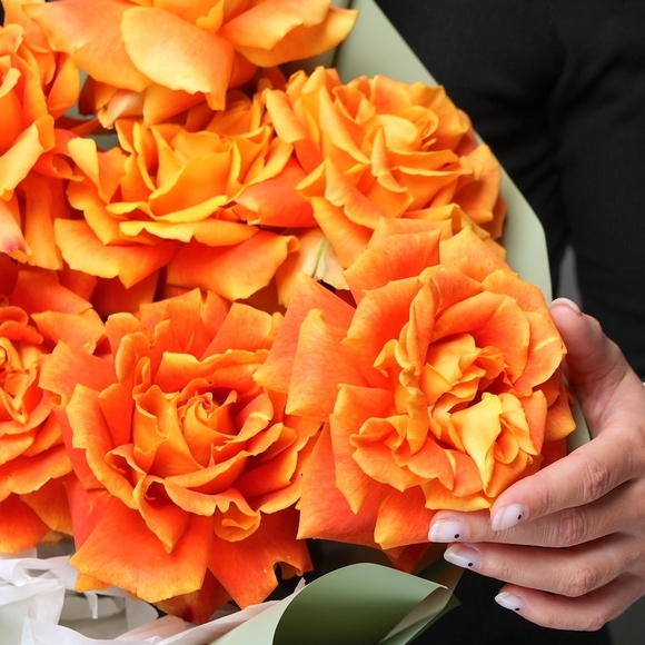 Букет из 7 оранжевых французских роз в корейской упаковке