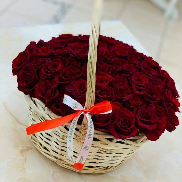 51 красная роза (Россия) в корзине