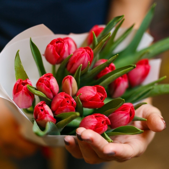Букет из 15 красных тюльпанов