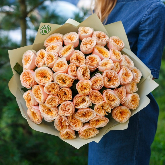 Букет из 51 пионовидной розы Вувузела Пич 50 см