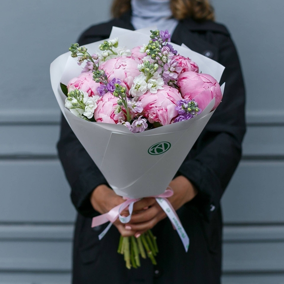 Букет из пионов и маттиолы микс - M