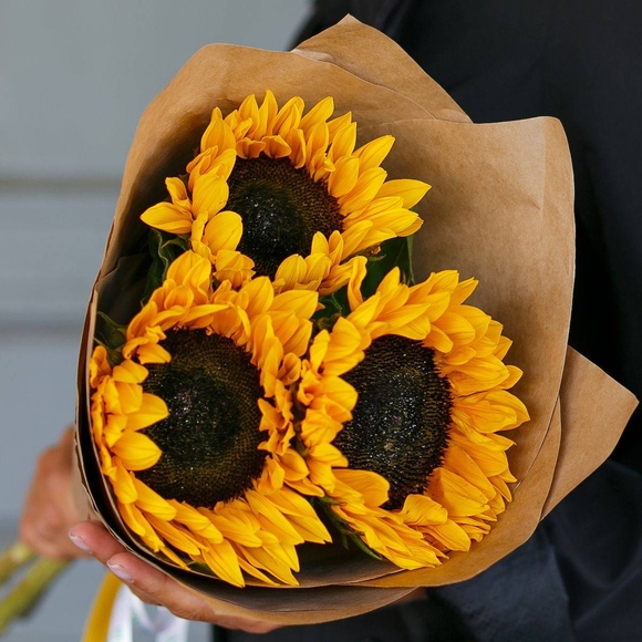 Букет из 3 подсолнухов