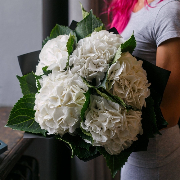 Букет из 5 белых гортензий
