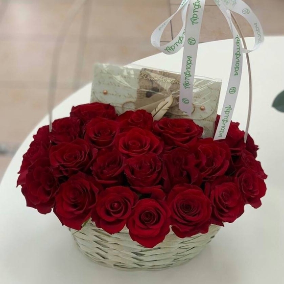 25 красных роз (Россия) в корзине