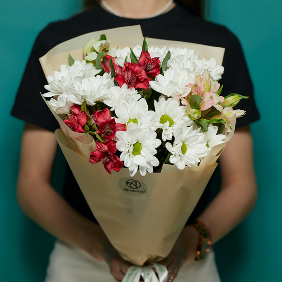 Букет из альстромерии микс и хризантем Бакарди - S