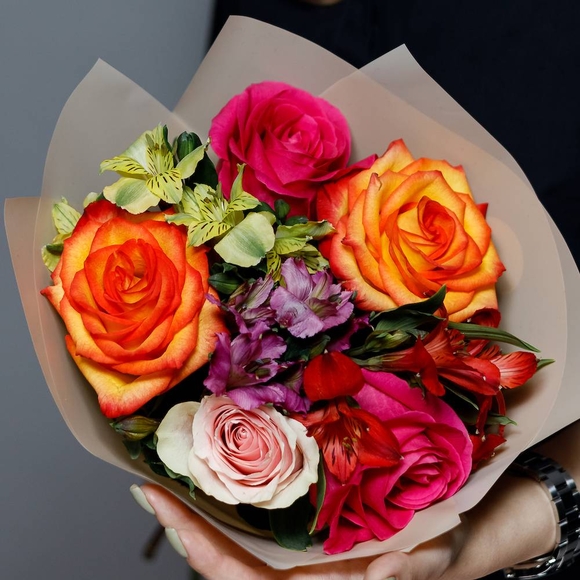 Букет из эквадорских роз микс и асльмтромерии - S