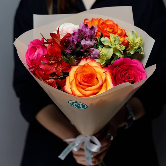 Букет из эквадорских роз микс и асльмтромерии - S