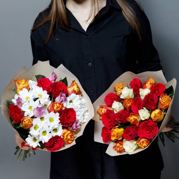 Букет из кенийских роз микс и кустовой хризантемы - M