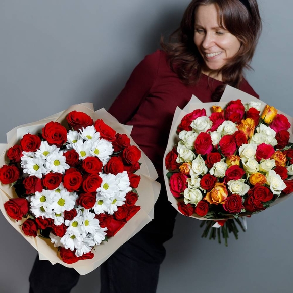 Букет из кенийских роз и кустовой хризантемы - L