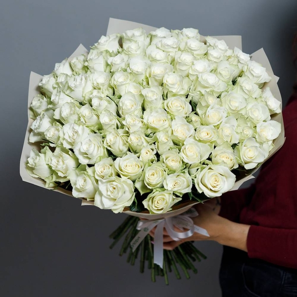 Букет из 75 белых роз 50 см (Кения)