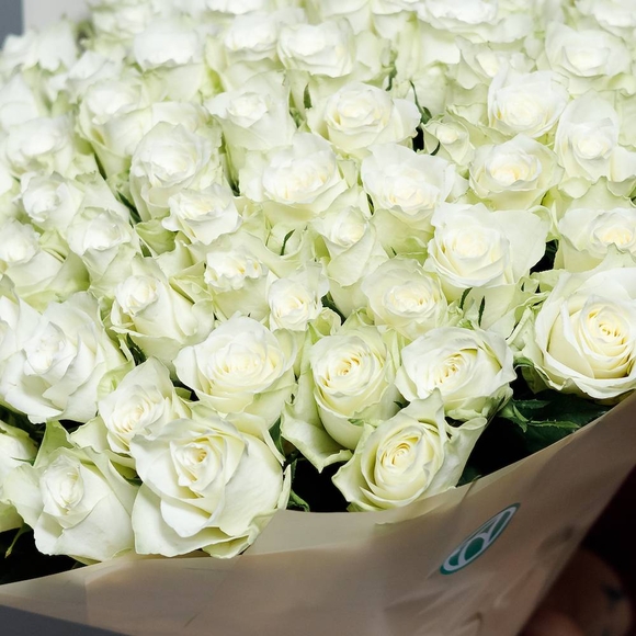 Букет из 75 белых роз 50 см (Кения)
