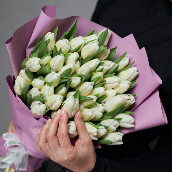 Букет из 51 белого тюльпана (Голландия) в корейской упаковке