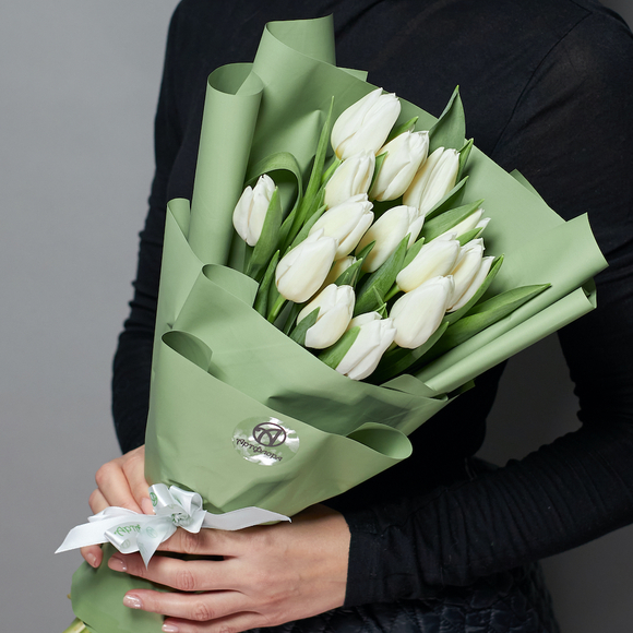 Букет из 15 белых тюльпанов (Голландия) в корейской упаковке