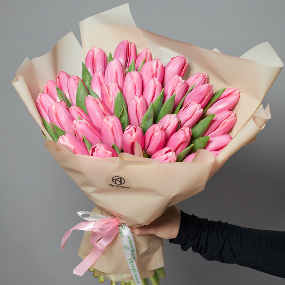 Букет из 35 розовых тюльпанов (Голландия) в корейской упаковке