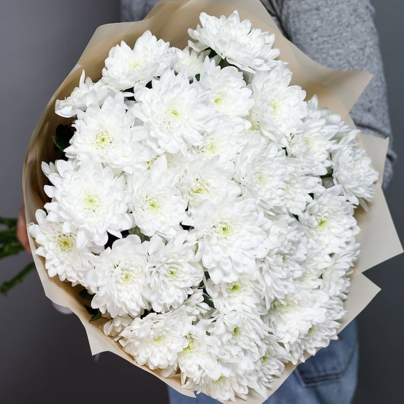 Букет из 9 белых кустовых хризантем