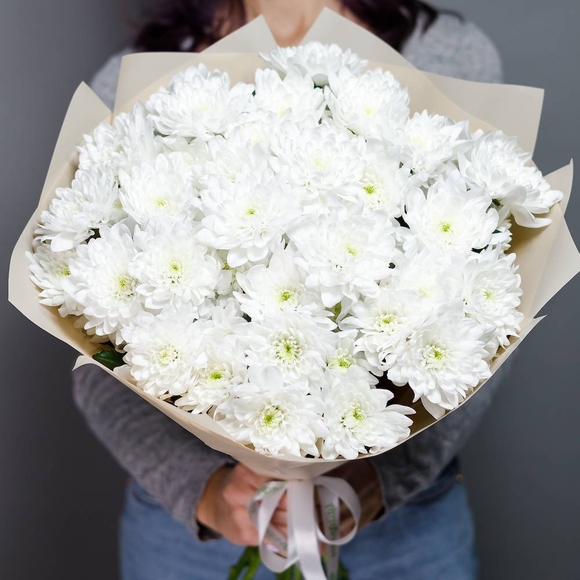 Букет из 9 белых кустовых хризантем