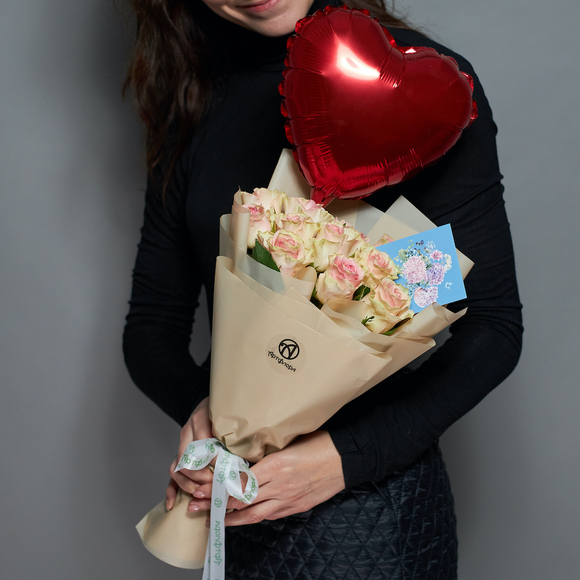 Набор размер S с букетом из 15 розовых роз Кения (35 см) в корейской упаковке