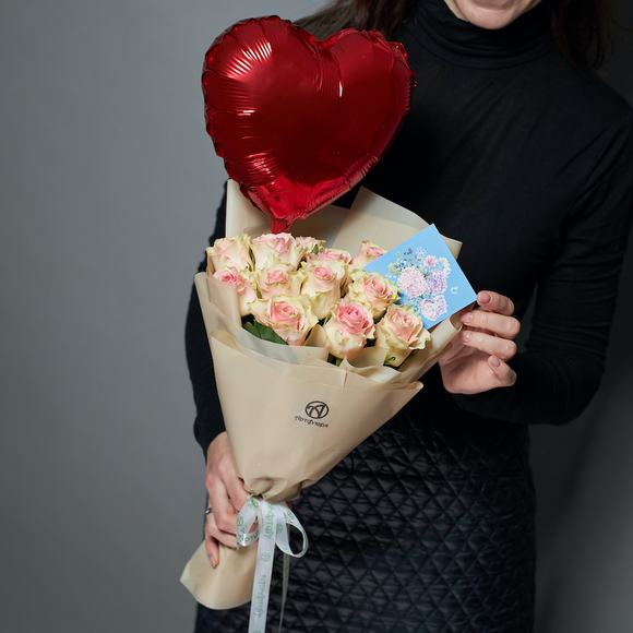 Набор размер S с букетом из 15 розовых роз Кения (35 см) в корейской упаковке