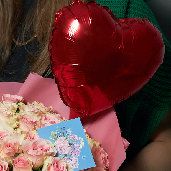 Набор размер L с букетом из 35 розовых роз Кения (35 см) в корейской упаковке