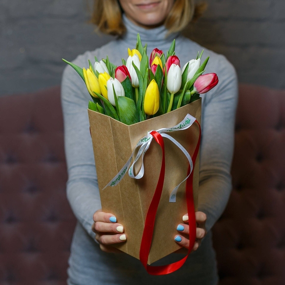 Цветочная сумочка с тюльпанами яркий микс - S