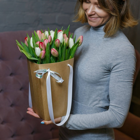 Цветочная сумочка с тюльпанами нежный микс - М