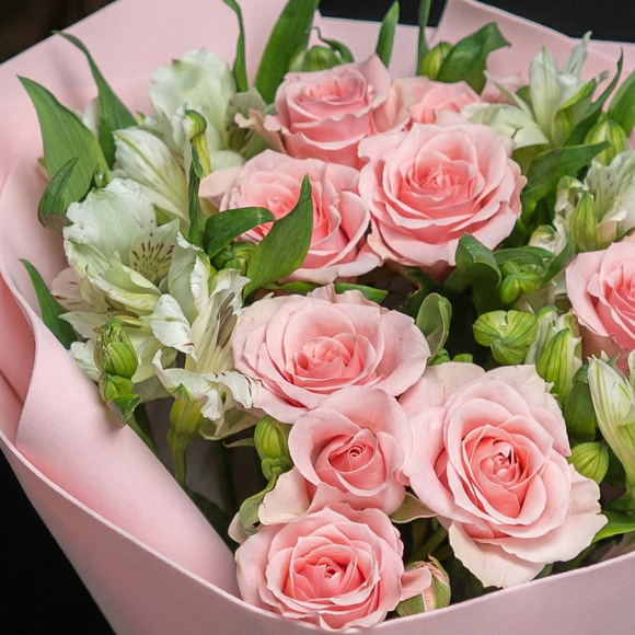 Букет из кустовых роз и альстромерии - S