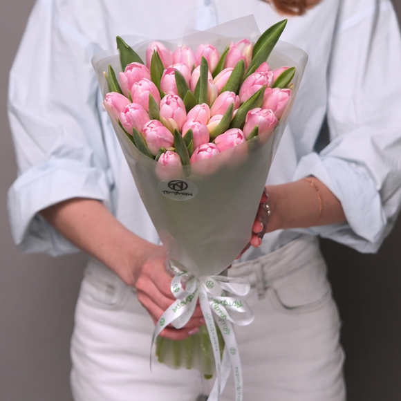 Букет из 25 розовых тюльпанов (Голландия) в корейской матовой упаковке