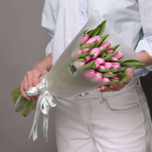 Букет из 25 розовых тюльпанов (Голландия) в корейской матовой упаковке